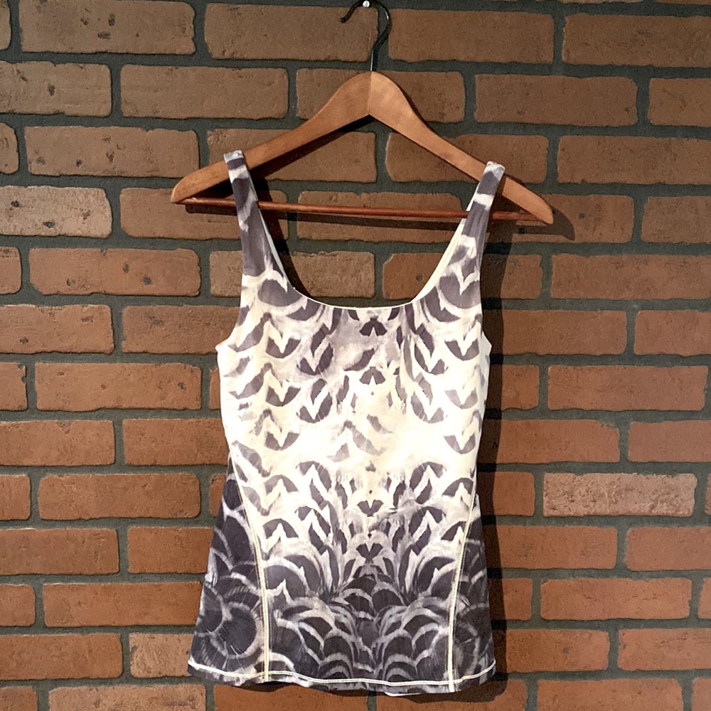 Lululemon Tank size 6
